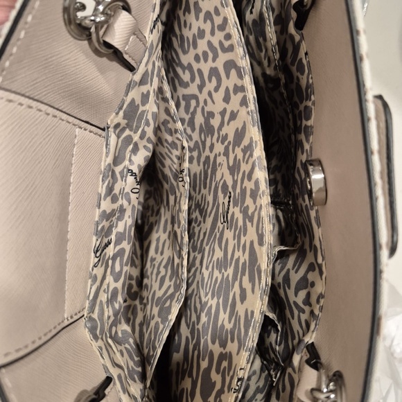 *BNWOT* Guess Shoulder Bag - Picture 4 of 6